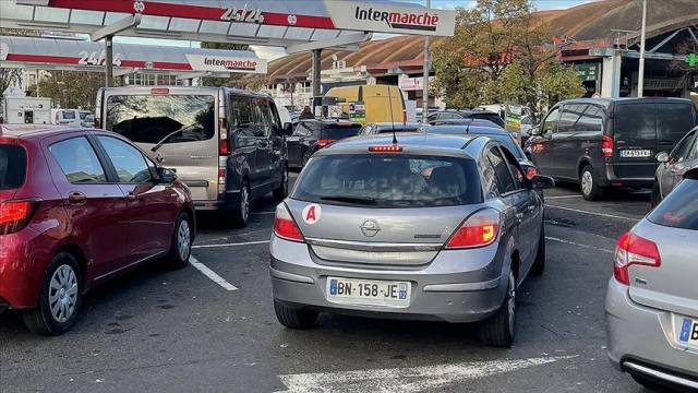 Fransa'da akaryakıt sıkıntısı yaşanıyor