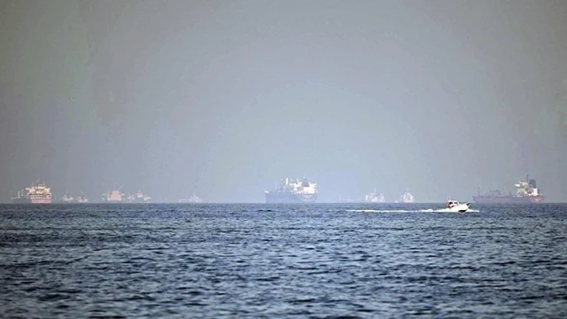 Hürmüz Boğazı çevresinde 1900 gemi mahsur durumda