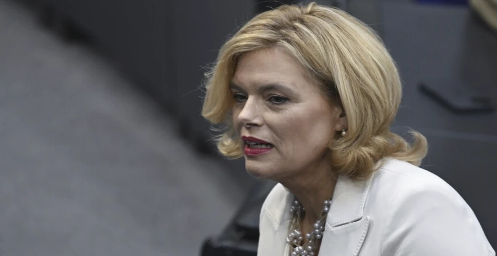 Almanya'da Meclis Başkanı Klöckner'in telefonundaki bilgiler korsanlarca ele geçirildi