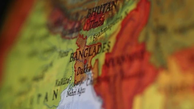 Bangladeş, çalışma saatlerini azalttı