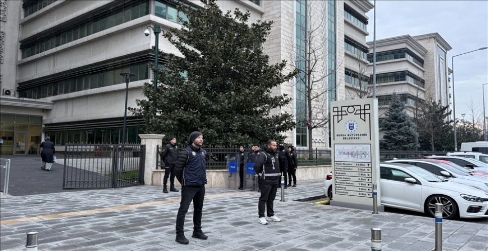 Belediye Başkanı paravan şirketinde kendini "satış danışmanı" göstermiş