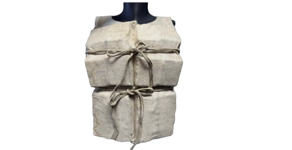 Titanik'ten kurtulan yolcunun can yeleği 906 bin dolara satıldı