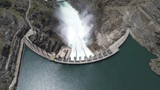Elektrik üretimi en yüksek seviyeye ulaştı