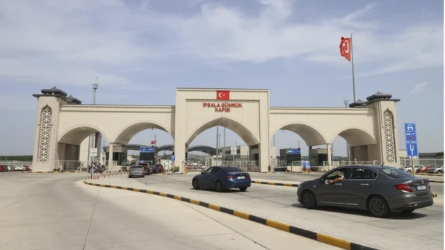 Gümrük kapılarında araç ve yolcu giriş rekoru kırıldı