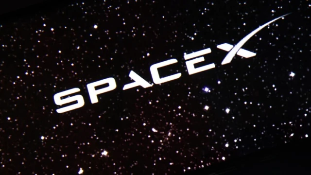 SpaceX hisseleri Nasdaq'ta işlem görmeye başladı