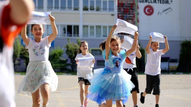Yarın 18 milyon öğrenci için "karne zili" çalacak