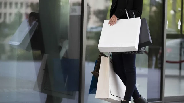 AVM'lerde öne çıkan kozmetik ve teknoloji oldu