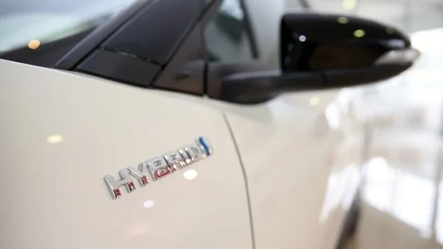 Elektrikli otomobil satışları azalırken hibritler büyüyor