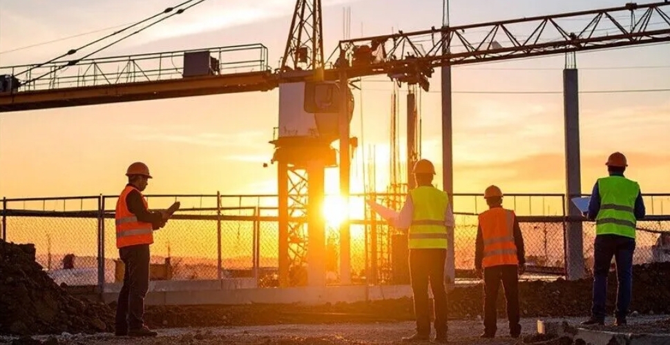 Müteahhitlik sektörü 6 ayda 2,7 milyar dolarlık iş üstlendi