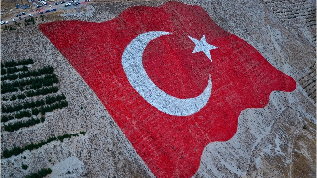 Dev Türk Bayrağıyla 30 Ağustos Yürüyüşü