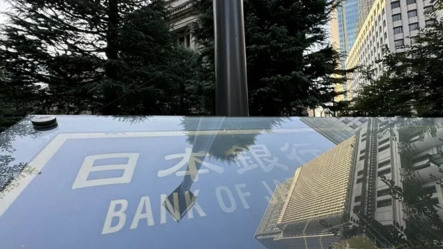 Japonya'da düşük büyüme hükümeti ikilemde bırakabileceği öngörülüyor