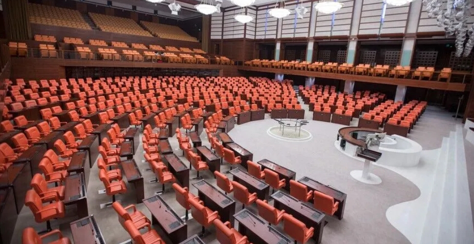 TBMM'de sandalye dağılımı değişti