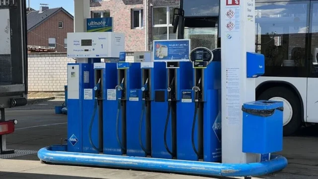 Almanya’da benzin fiyatları tarihi seviyelere taşındı