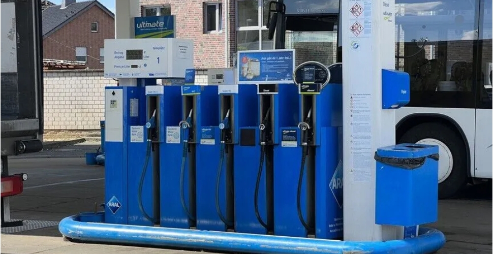 Almanya’da benzin fiyatları tarihi seviyelere taşındı