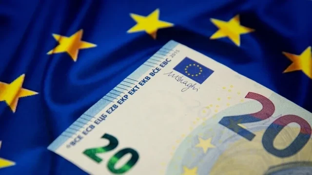 Avro Bölgesi'nde imalat sanayi PMI yükseldi
