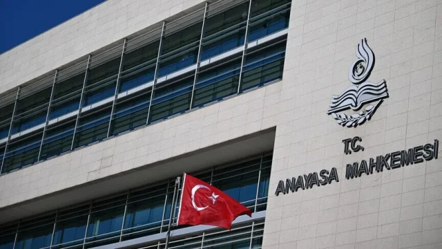 AYM, Yeni Partiye 1 ay süre verdi