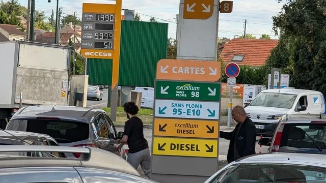 Fransa, akaryakıt fiyatlarını düşürmek için harekete geçildi
