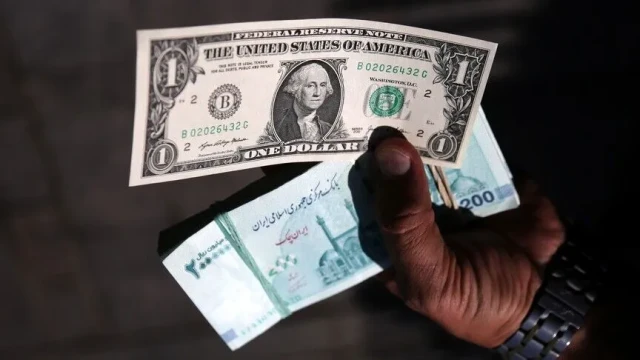 İran'da dolar en yüksek seviyesine çıktı