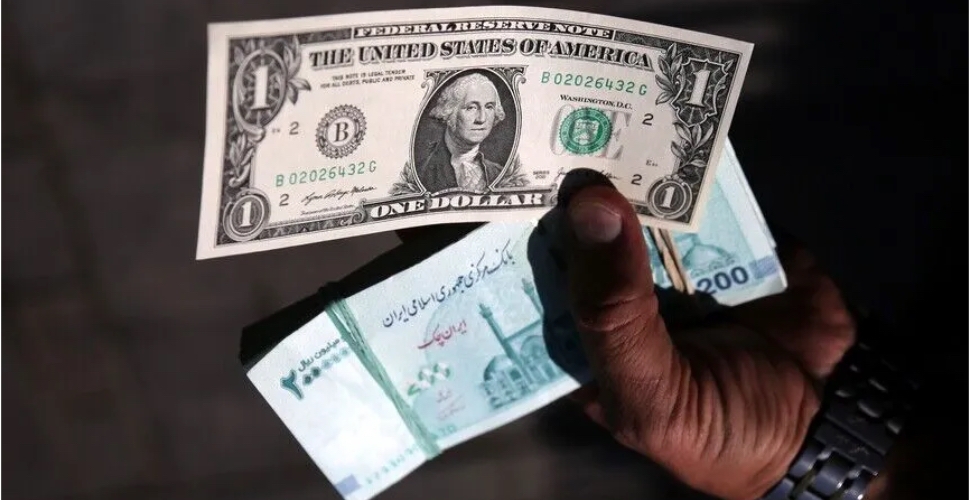 İran'da dolar en yüksek seviyesine çıktı