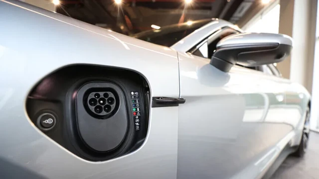 Jeopolitik gelişmeler hibrit ve elektrikli otomobile yönelimi artırıyor