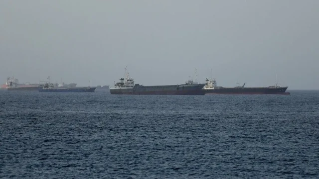 UKMTO: Hürmüz Boğazı'ndan geçen bir tanker vuruldu