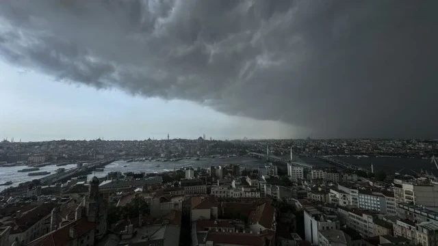 İstanbul dahil salı günü kuvvetli yağış bekleniyor