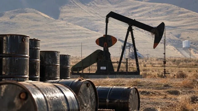 OPEC'in petrol üretimi 920 bin varil arttı