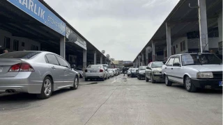 Oto galericiler eski bayramları arıyor