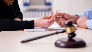 Artık düğünde takılan takılar avukatın