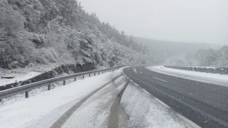 Çanakkale-İstanbul yolunda kar yağışı etkili oluyor