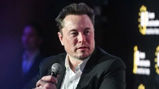 ABD'li milyarder Musk, Demokratlara yüklendi