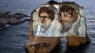 Hizbullah liderlerinin portreleri yansıtıldı