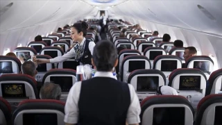 Uçaklarda yolculara ücretsiz su verilecek