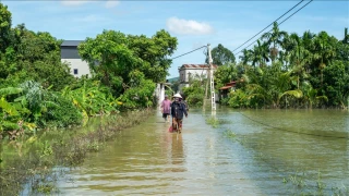 Vietnam'da binlerce kişi tahliye hazırlıkları yapıyor