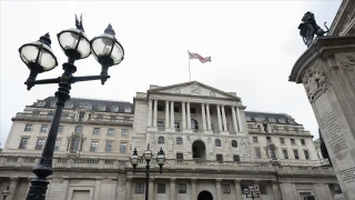 İngiltere Merkez Bankası politika faizini sabit bıraktı