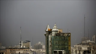 İran'da Petrol depoları vuruldu