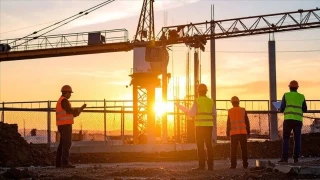 Müteahhitlik sektörü 6 ayda 2,7 milyar dolarlık iş üstlendi