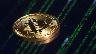 Bitcoin, ilk kez 77 bin doların üzerine yükseldi