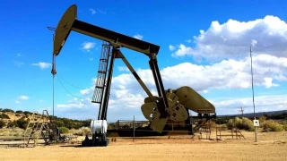 Petrol fiyatları, yüzde 4'ten fazla geriledi