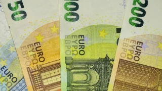 Avro, dolar karşısında en düşük seviyede