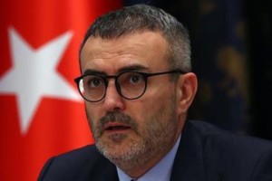 Mahir Ünal’dan Özgür Özel’e: “Siyasi ahlak ikiyüzlülüğü kabul etmez”